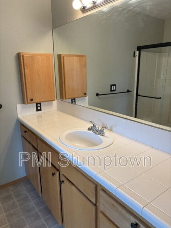 Building Photo - 14375 SE Oregon Trail Dr