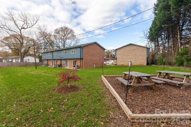 Building Photo - 206 E Glendale Ave