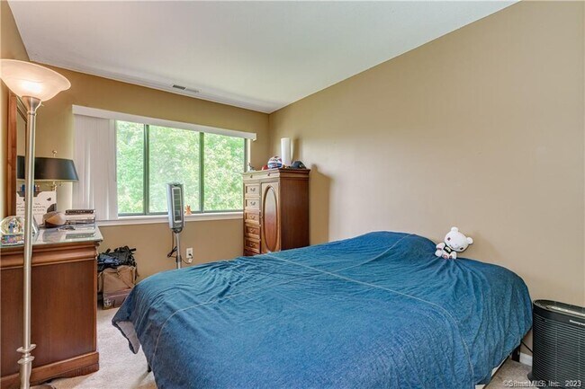 Building Photo - 128 Conestoga Way