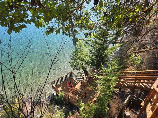 Building Photo - Waterfront Home in Illahee!
