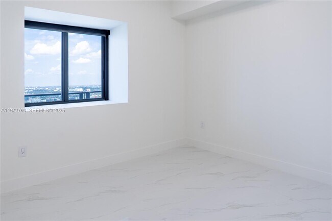 Building Photo - 700 NE 24th St