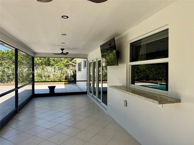 Building Photo - 1093 SW 14th St