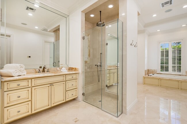 Building Photo - 233 El Pueblo Way