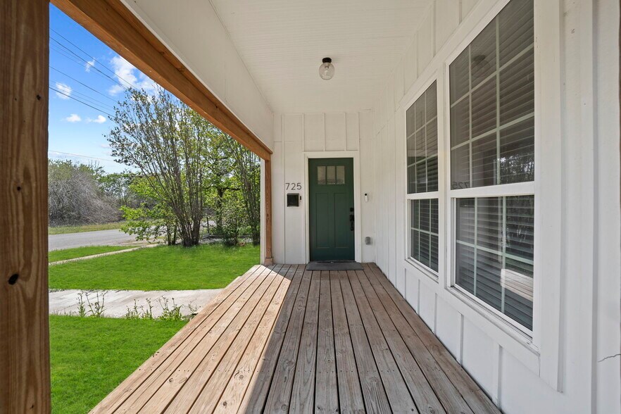 Building Photo - 725 Westfall Ave