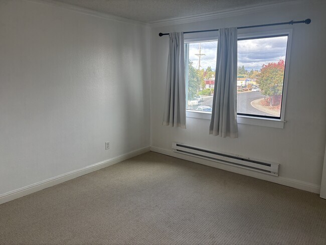 Building Photo - 221 College View Dr