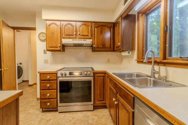 Building Photo - 3332 Tibbets Dr