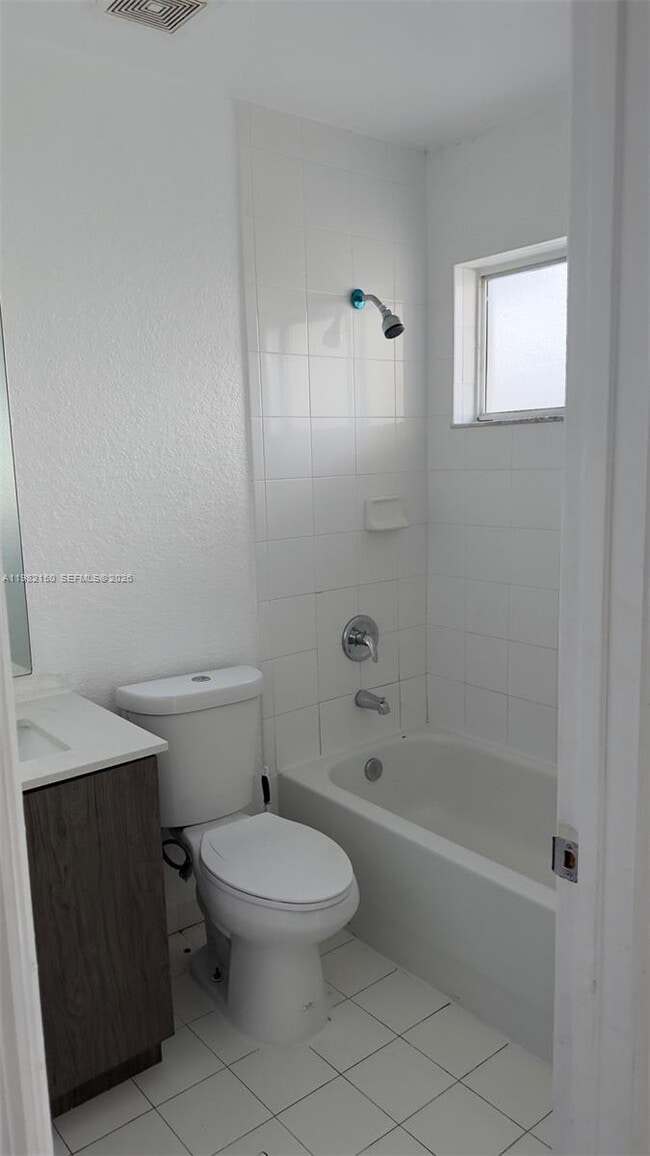 Building Photo - 689 NW 6th St