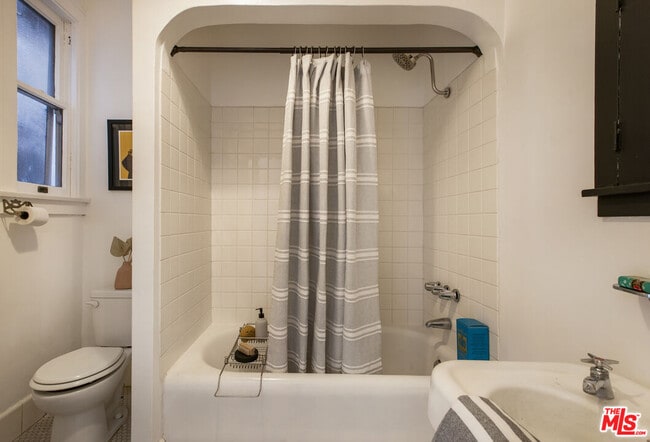 Building Photo - 4405 Clarissa Ave