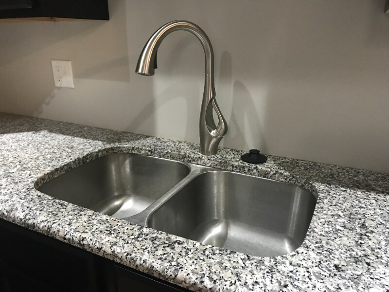 Building Photo - 868 1/2 S Main St