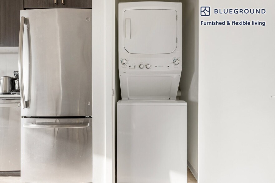 Building Photo - 343 W Schiller St