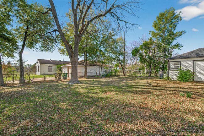 Building Photo - 4626 Dewberry St