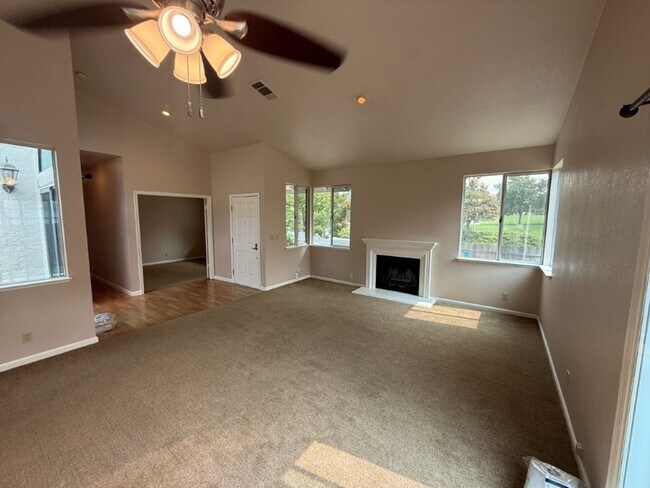 Building Photo - 900 Bluewater Dr
