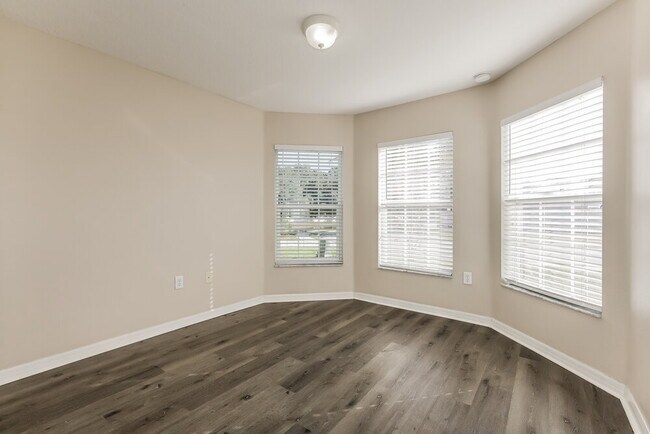 Building Photo - 2419 Hamlet Cir