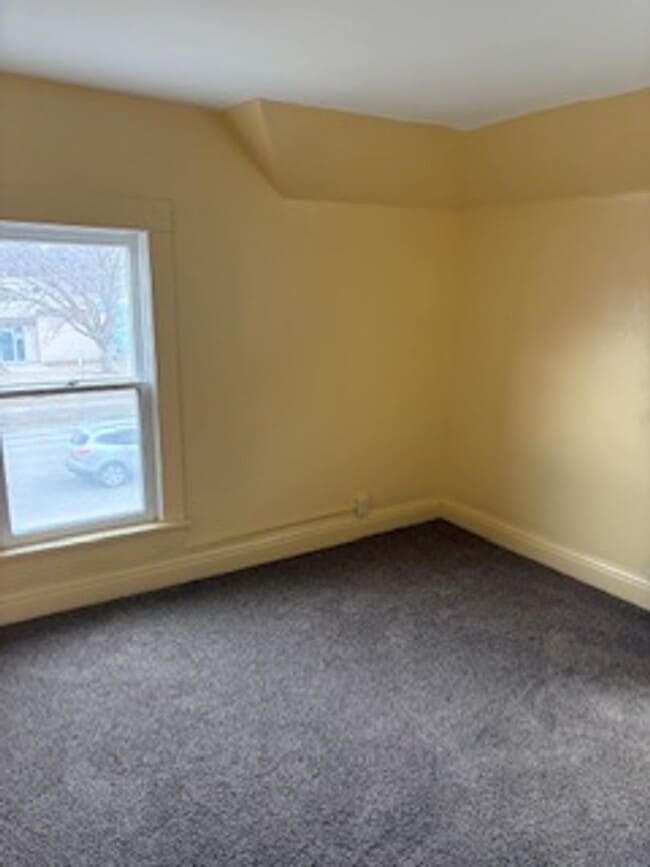 Building Photo - 3 BR house, garage, fenced yard