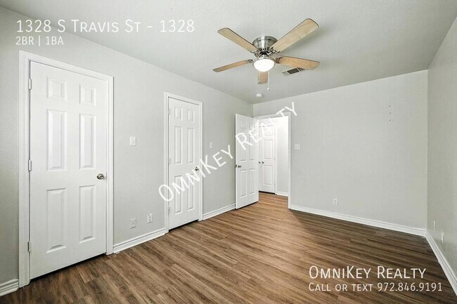 Building Photo - 1328 S Travis St