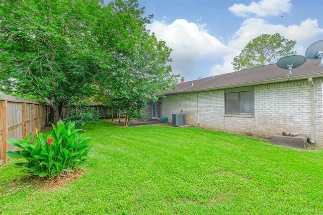 Building Photo - 6615 Blue Ridge Dr