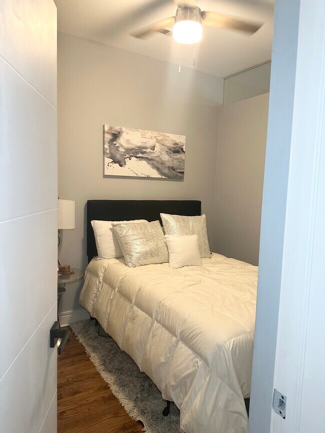 Building Photo - 212 W Washington St