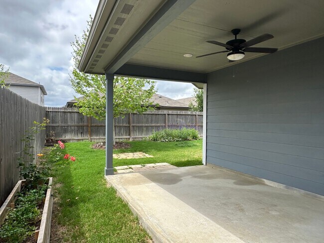 Building Photo - Beautiful 3bd/2ba in Meyers Landing Subdivision