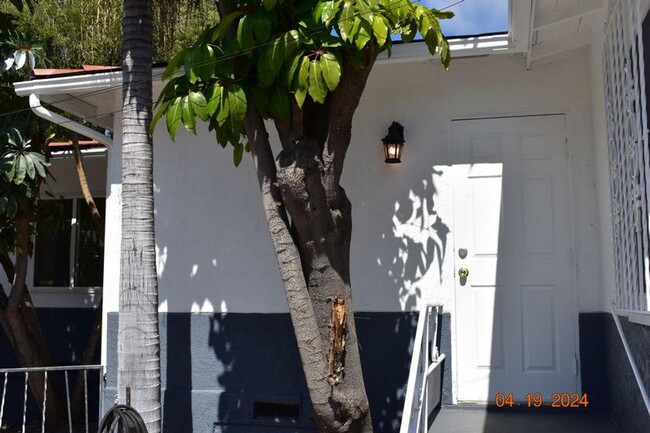 Building Photo - Charming Two-Bedroom, One-Bath Unit – Avai...