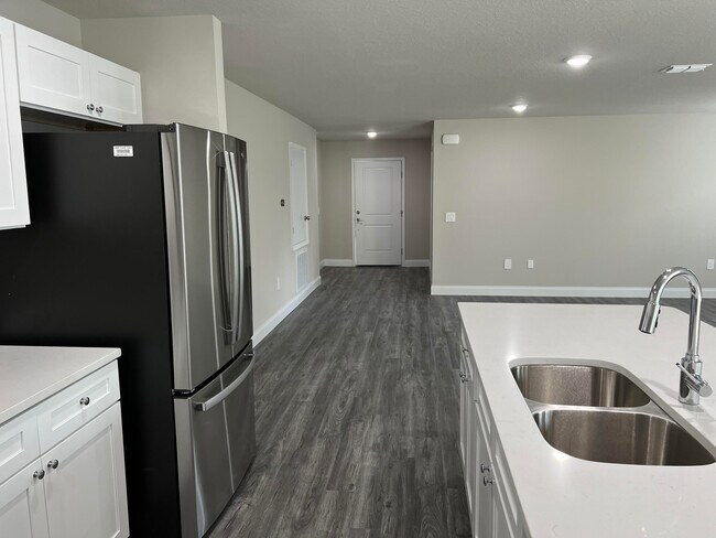 Building Photo - 850 San Filippo Dr SE