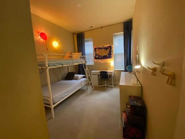 Building Photo - 627 Clara Ave