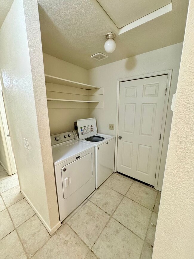 Building Photo - **Reserve for Summer 2026** Deckhouse at 6th & Ivy!