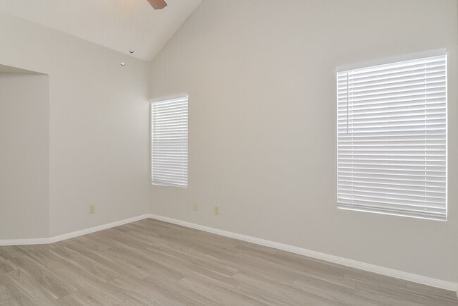 Building Photo - 108 Spinnaker Dr