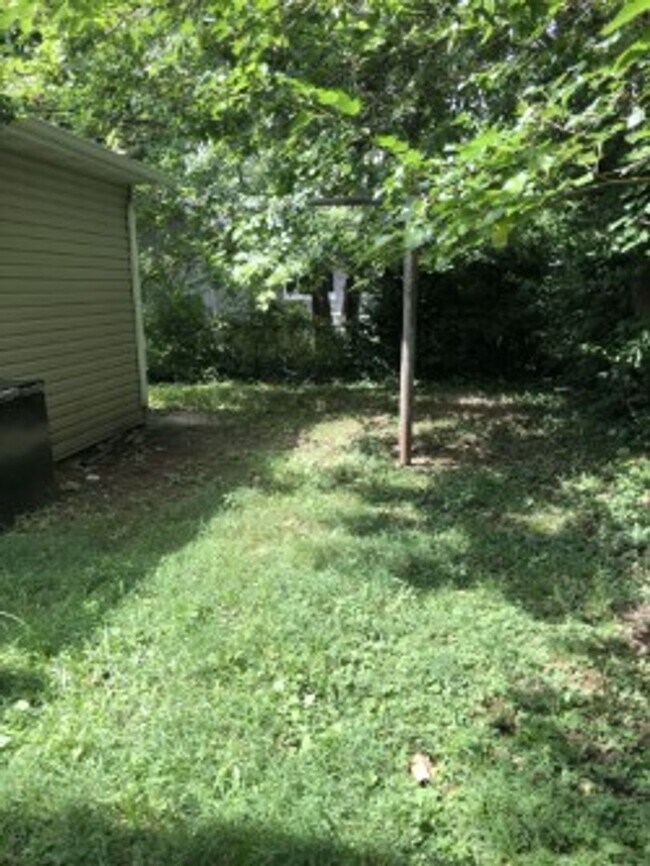 Building Photo - 2224 N Weller Ave