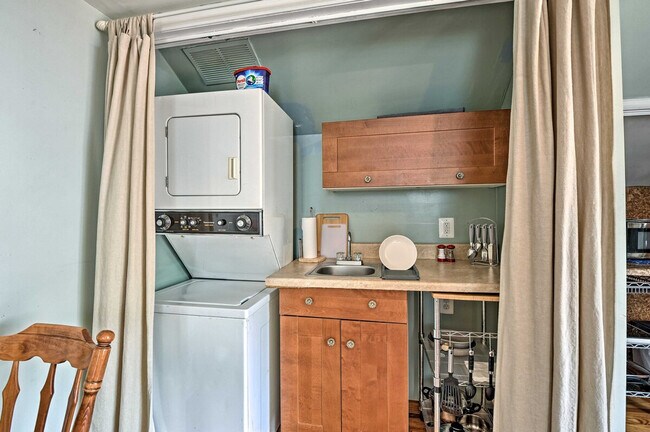 Building Photo - 1414 Regester Ave