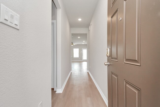 Building Photo - 27031 Beacon Glen Dr