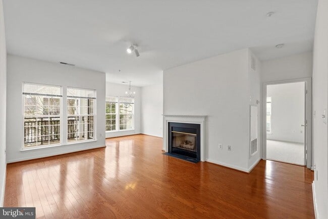 Building Photo - 4131 Fountainside Ln