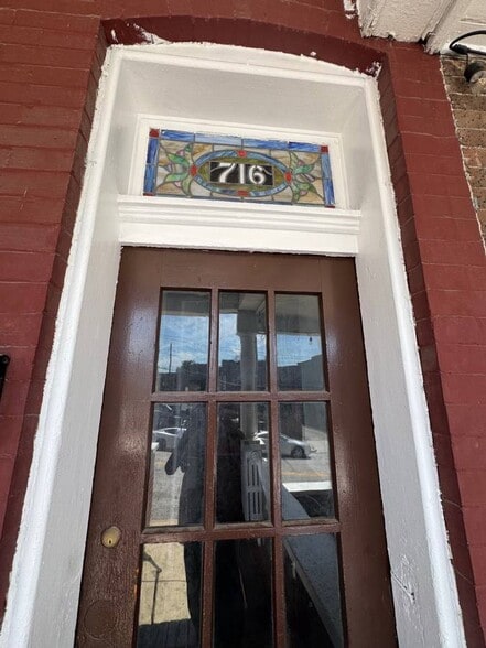 Building Photo - 716 W 36th St