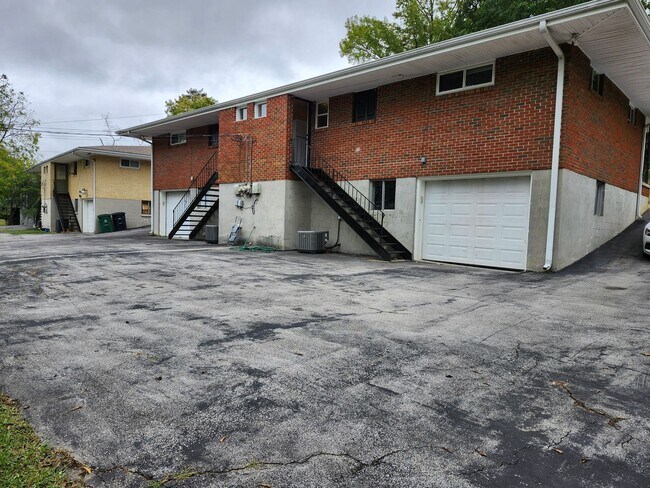 Building Photo - 1219 John Ross Rd