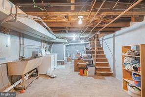 Building Photo - 153 E Allen St