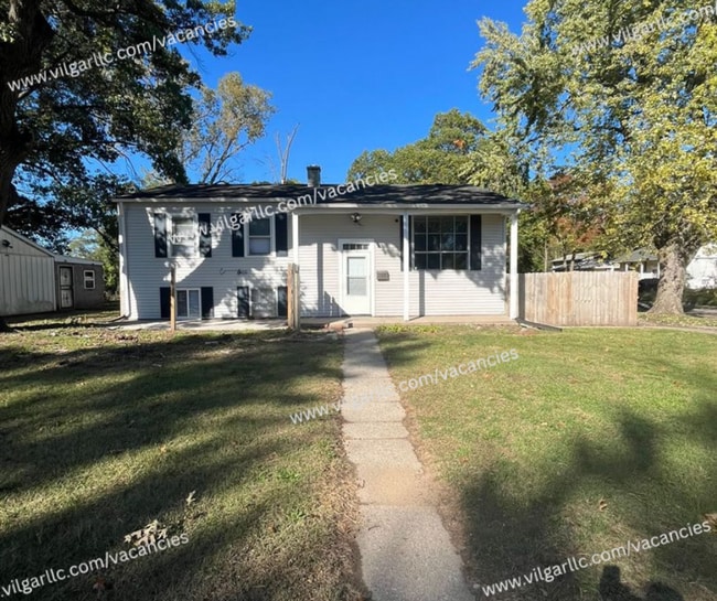 Primary Photo - 3 spacious bedrooms, 2 full bathrooms home in Gary, IN