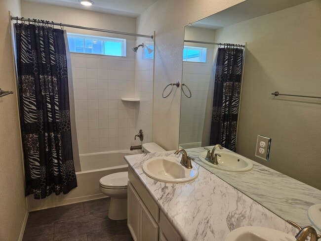 Building Photo - 3 Bed 2.5 Bath Home In Commerce City