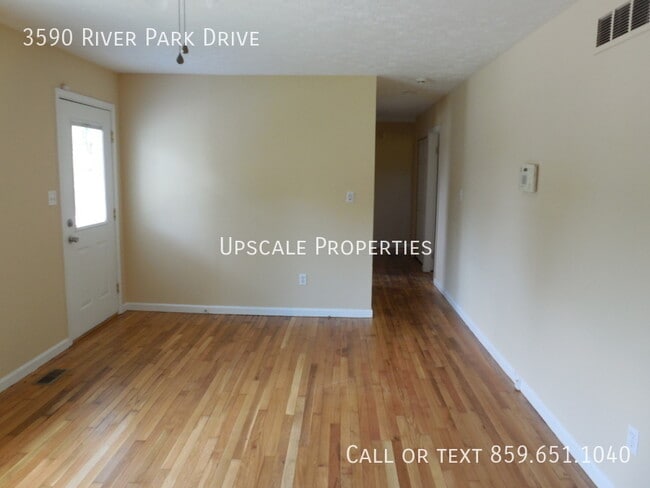 Building Photo - 3590 River Park Dr