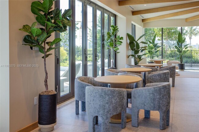 Building Photo - 580 72nd St