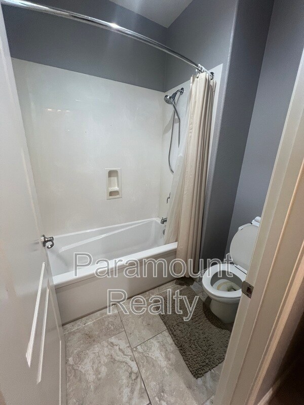 Building Photo - 3203 Vittoria Loop