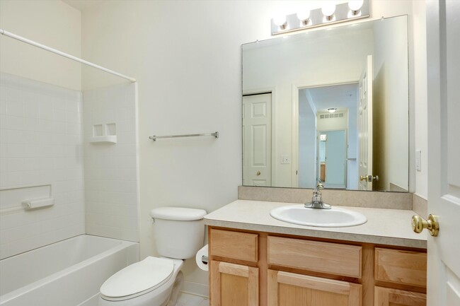 Building Photo - 3187 Camden Dr