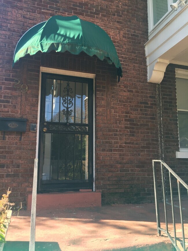 Building Photo - 29 N Cox St