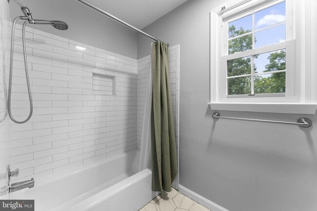 Building Photo - 901 Holly Creek Dr