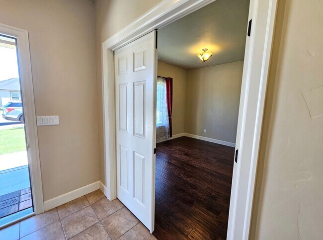 Building Photo - 2817 Tuscanna Dr
