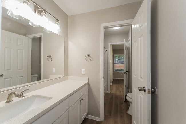 Building Photo - 2406 Heathergold Dr