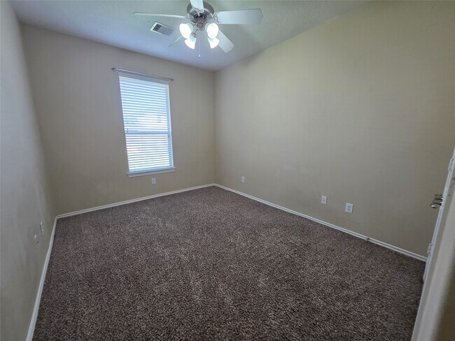 Building Photo - 2242 Waxwing Dr