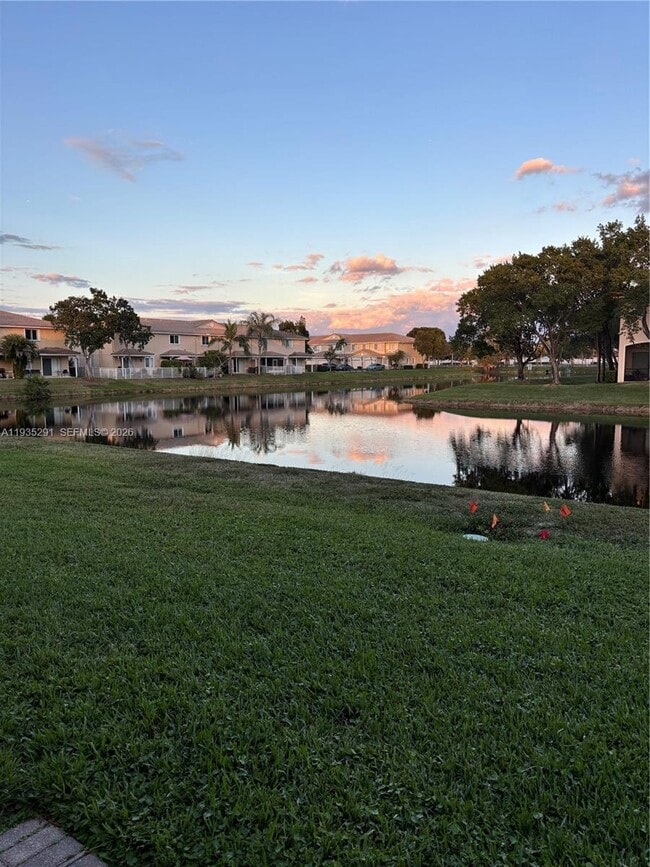 Building Photo - 9053 Plymouth Pl