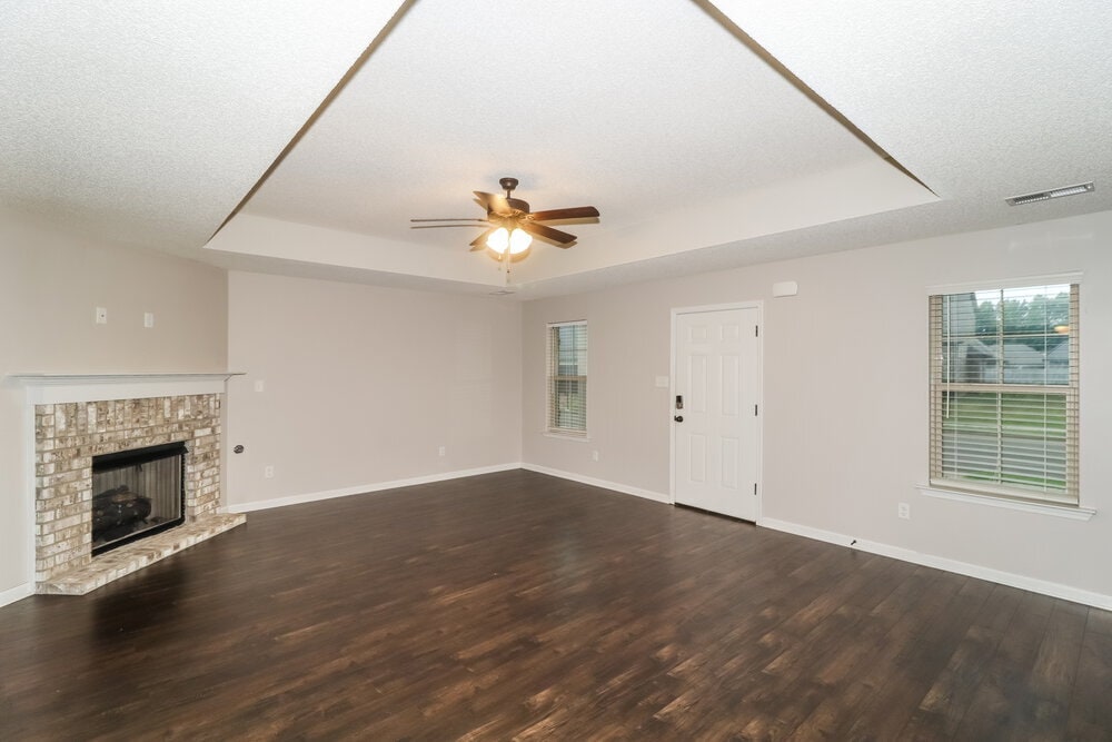 Building Photo - 9464 Cayuga Lp