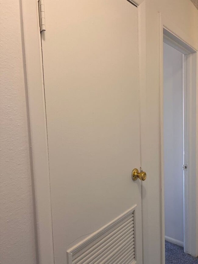 Building Photo - Spacious Three Bedroom Townhome in Westmin...