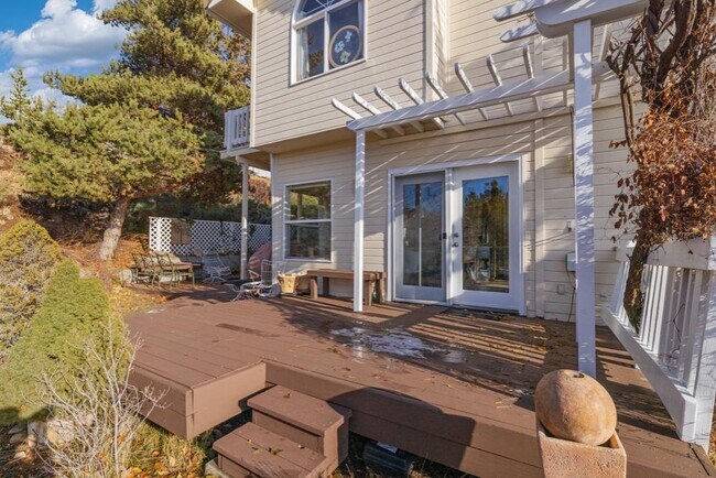 Building Photo - 5663 Basin View Dr