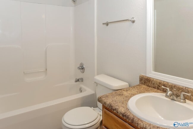 Building Photo - 215 Farmington Dr